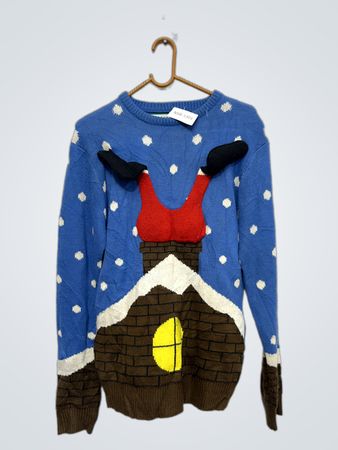 Blaues Weihnachts-Pullover mit Rentieren und Schnee
