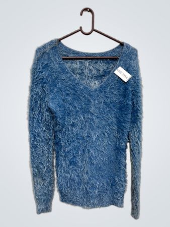 Blauer flauschiger V-Ausschnitt-Pullover
