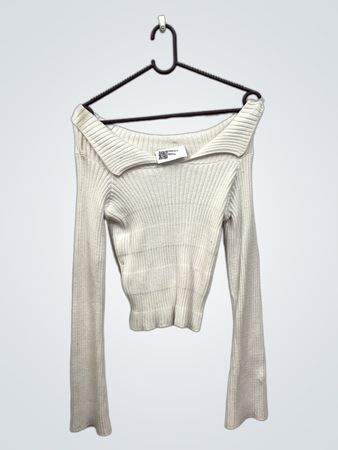 Weißer gerippter Off-Shoulder-Pullover