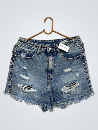 Verwaschene Jeansshorts mit Nieten