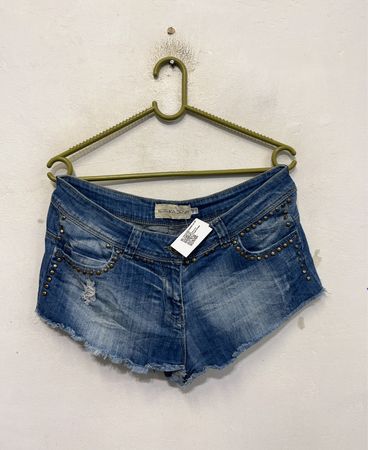 Bershka Denim Nieten Denim-Shorts
