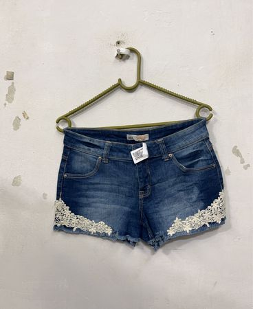 Damen-Jeansshorts mit Spitzenbesatz