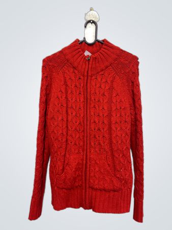 Roter Kabelstrick-Zip-Up-Pullover