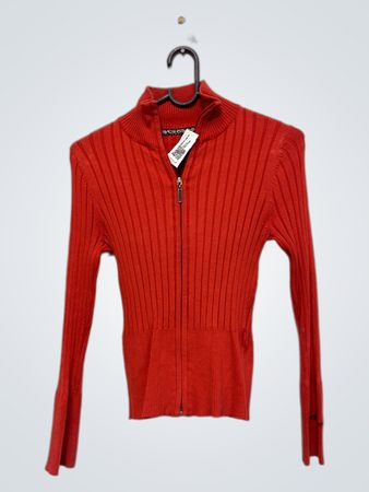 MISS SEVEN Roter Rippstrick Zip-Up Rollkragenpullover
