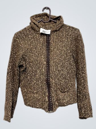 Brauner gestrickter Rollkragen-Zip-Pullover
