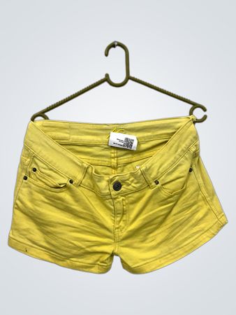 Gelbe AC Denim Shorts