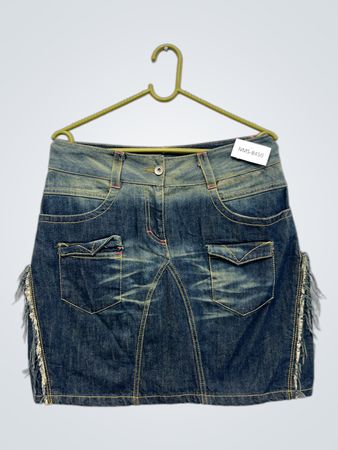 Denim-Rock mit ausgefransten Säumen