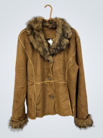 Braune Kunstfell-besetzte Jacke
