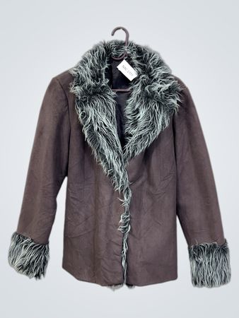 Braune mit Kunstfell besetzte Jacke