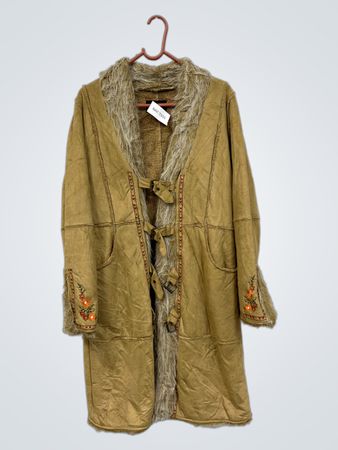 Brauner Kunstpelzgefütterter Mantel mit bestickten Manschetten