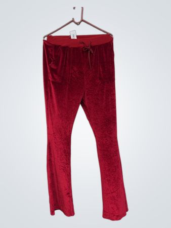 Rote Samt-Hosen mit Flared-Beinen