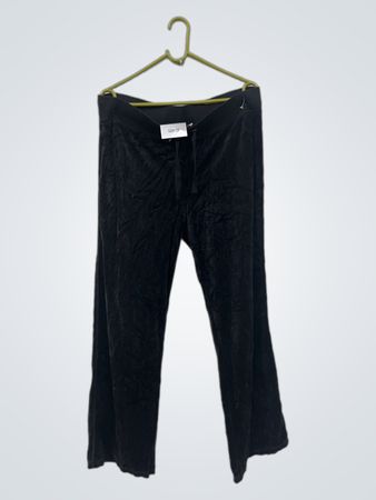 Schwarze Velourhosen