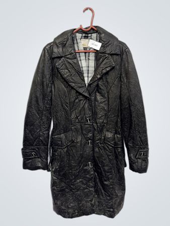 Mira Furs Kollektion Schwarzer Steppmantel