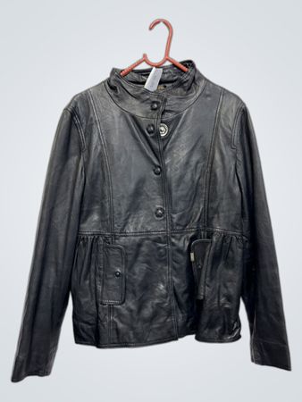 Schwarze Lederjacke