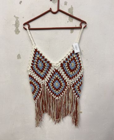 Gehe crocheted Tanktop mit Fransen