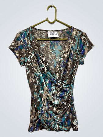EMME marella Damen Braun Blau Abstrakt Druck V-Ausschnitt Rüsche Kurzarm Top