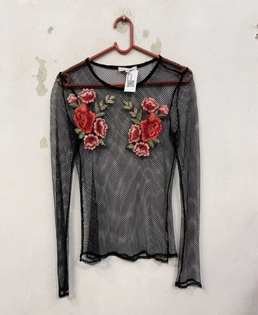 Schwarz Netz Langarmoberteil mit gestickten Rosen