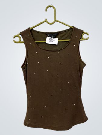 Braunes Tanktop mit Nieten