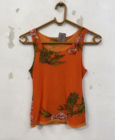 Oranges Blumenmuster-Top