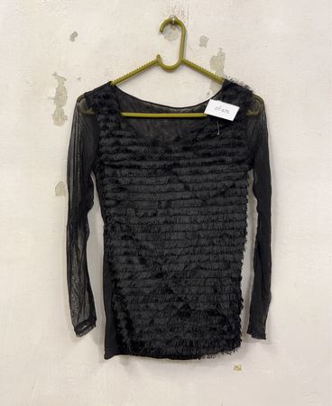 Schwarzes Netzoberteil mit Fransen-Detail