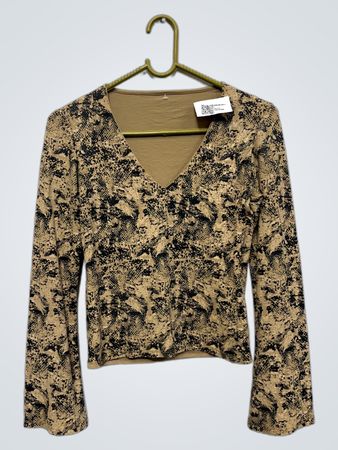 Langärmliges Oberteil mit Schlangenprint und V-Ausschnitt