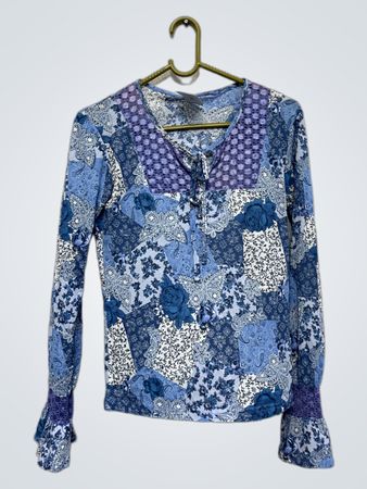 Blaue Patchwork-Bluse mit langen Ärmeln