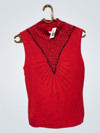 Rotes ärmelloses Top mit Stehkragen und Perlen
