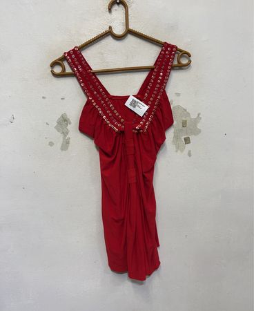Roter Verzierter Top