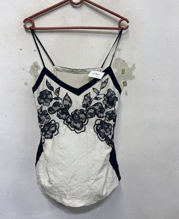 Weiße und schwarze Blumen-Camisole