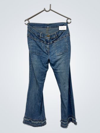 Blaue Denim Flare-Jeans mit fransigem Saum