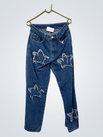 Blaue Jeans mit Stern-Ausschnitten