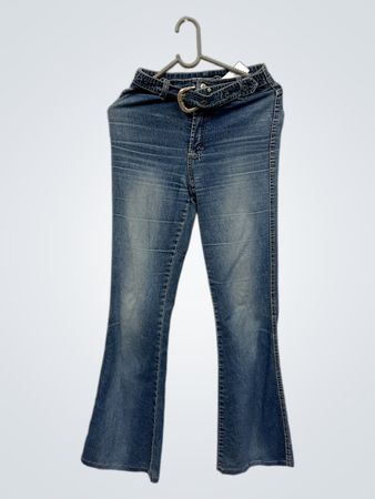 Integral Exclusive Wear ausgestellte Jeans mit Gürtel