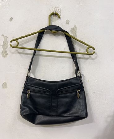 Schwarze Lederhandtasche