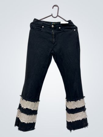 ONE ONE Black Jeans mit Rüschenabschluss