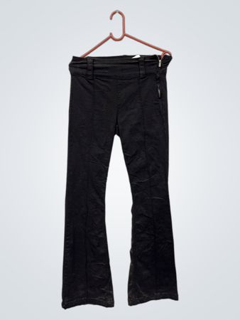 Schwarze Flare-Hosen