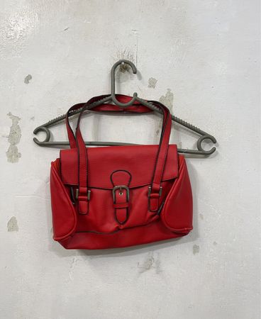 Rote Handtasche