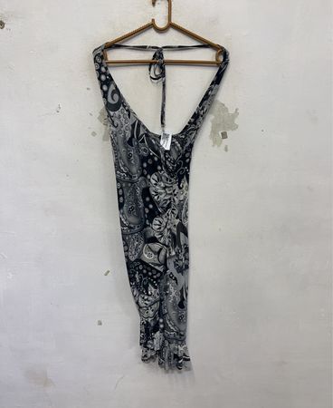 Schwarzes und weißes Paisleymuster-Halterkleid