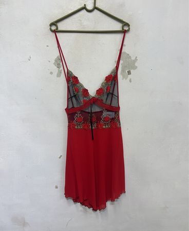 Babydoll mit rotem Spitzenbesatz