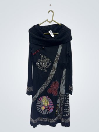 PRIME TIME Schwarzes Kleid mit Schalkragen und gemusterten Akzenten