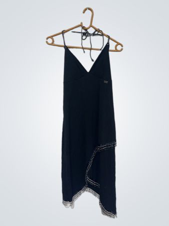 Schwarzes Trägerkleid mit Fransen