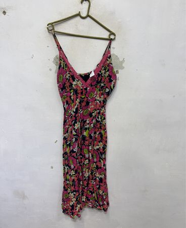 Blumenmusterkleid mit Paillettenrand