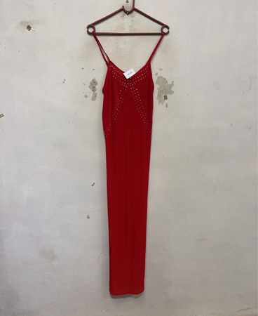 Rotes Maxikleid mit Spaghettiträgern und Nieten-Detail