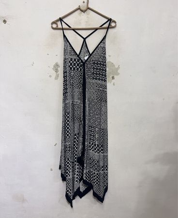 Schwarz-weißer Midikleid mit Spaghetti-Trägern