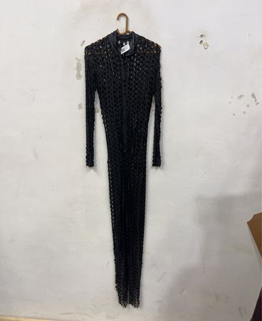 Schwarzes Mesh-Maxikleid mit Lederkragen