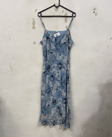 Blaues Blumen-Slipkleid