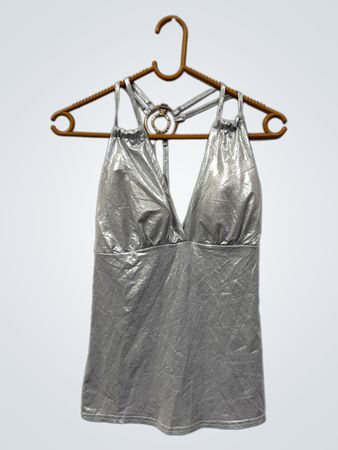 Silberne Metallic-Haltertop