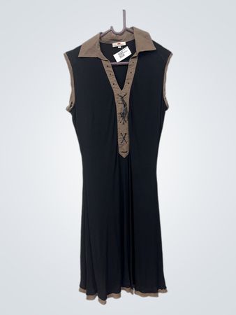 MAGLIFICIO MG Schwarzes ärmelloses Kleid mit braunem Kragen