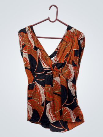 Massimo Dutti Woman bedruckte V-Ausschnitt-Bluse