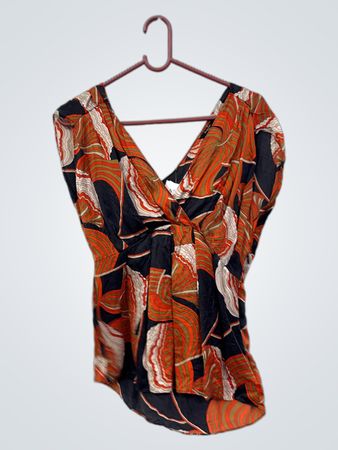 Kenneth Cole Damen V-Ausschnitt bedruckte Bluse