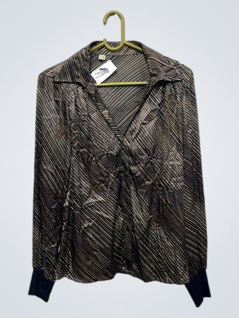 Langärmlige Bluse mit Kragen und abstraktem Streifenmuster